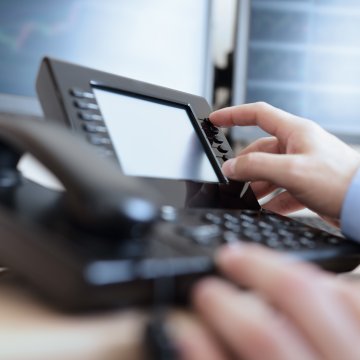 hand dialing on VoIP phone computer monitors axvoice voip service features