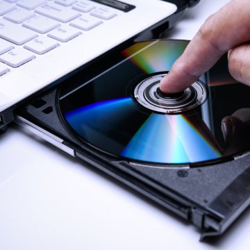 Putting a dvd in to a writer to get copied