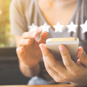 5 star rating over a smartphone