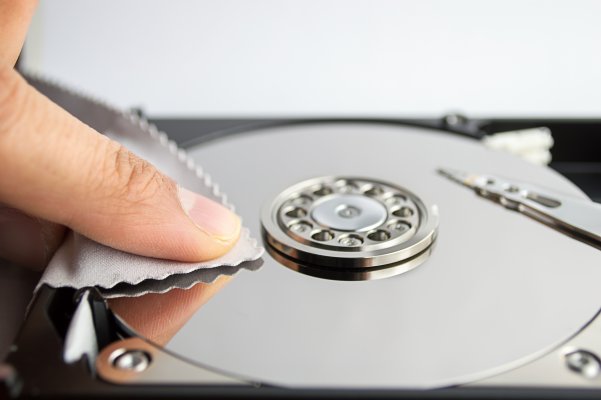Cleaning a hard drive disk with a microfiber cloth
