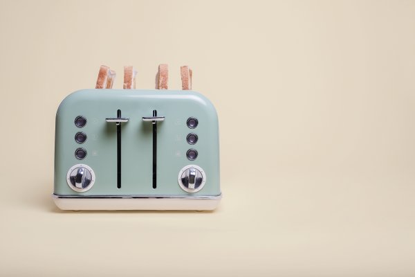 Pop up toaster with bread waiting