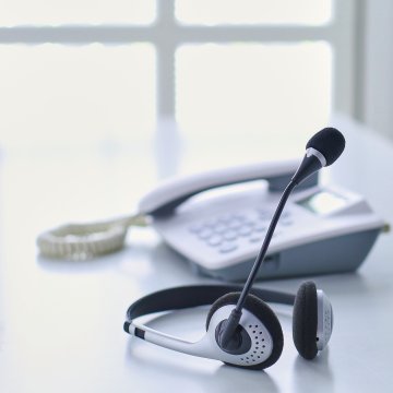 voip vonage residential review phone headset on table