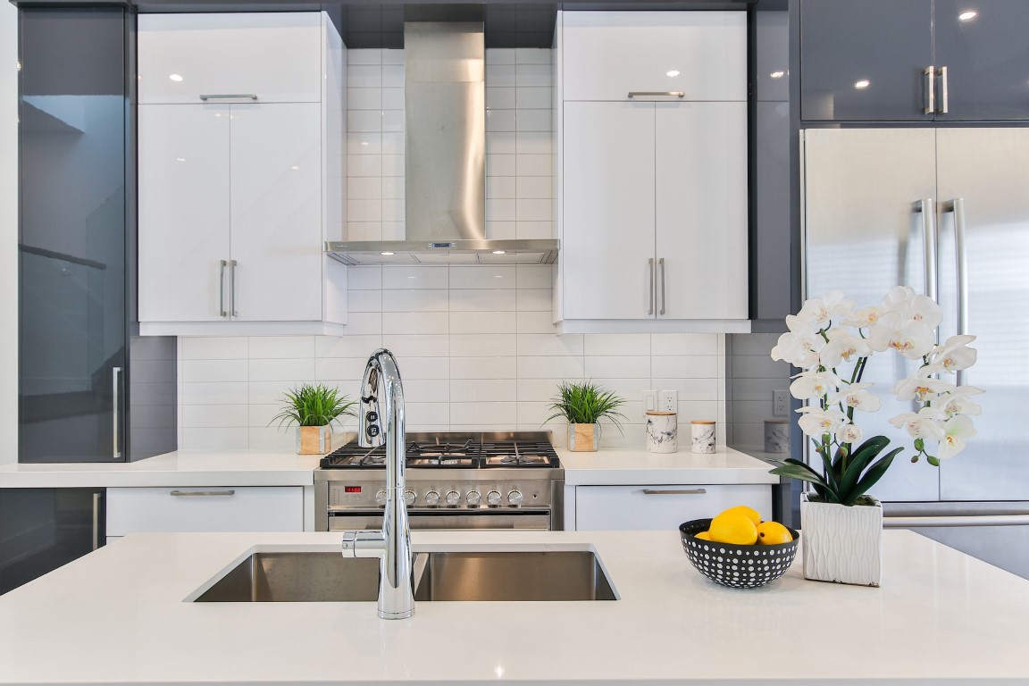 a very clean kitchen