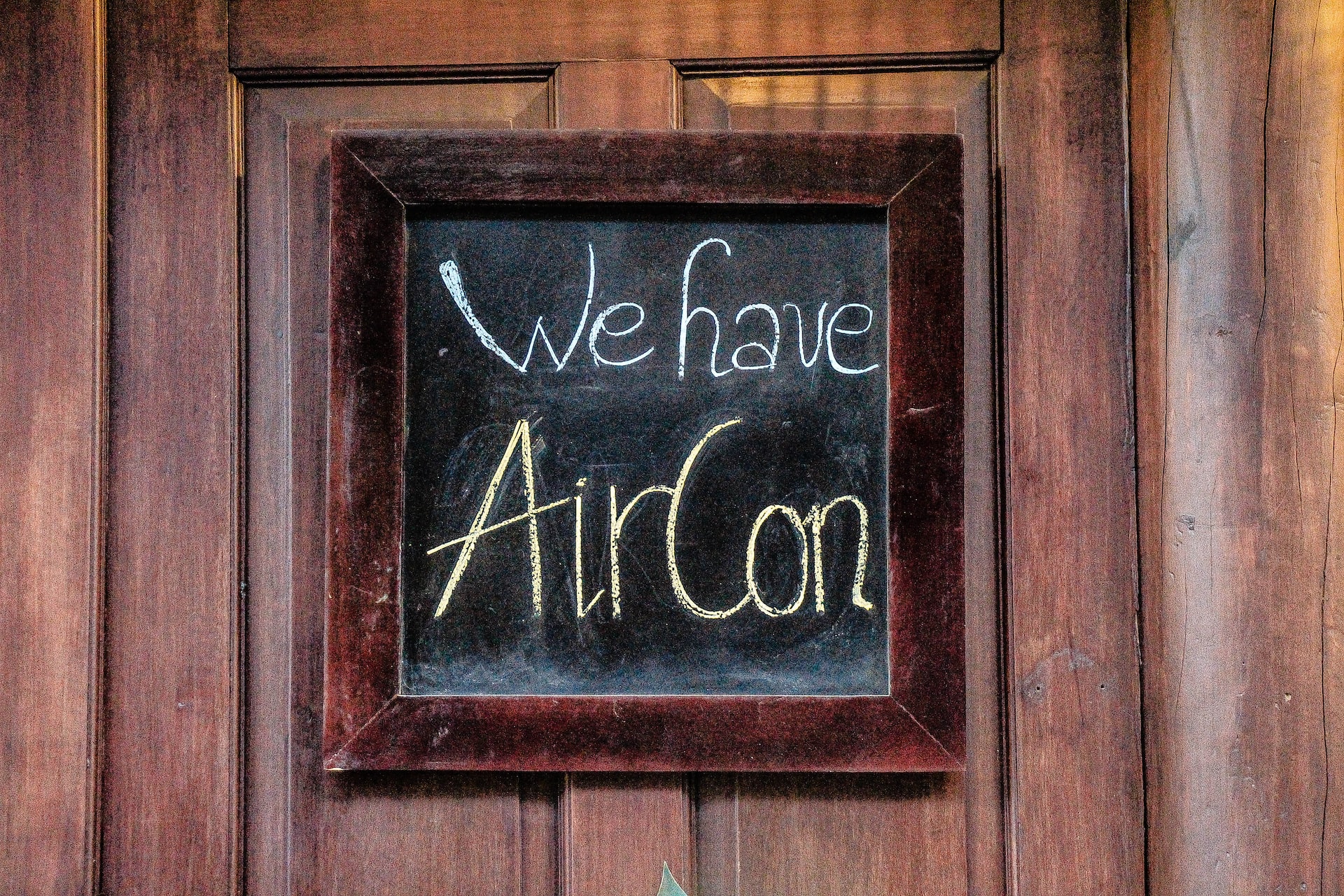sign saying that the house has air conditioning 