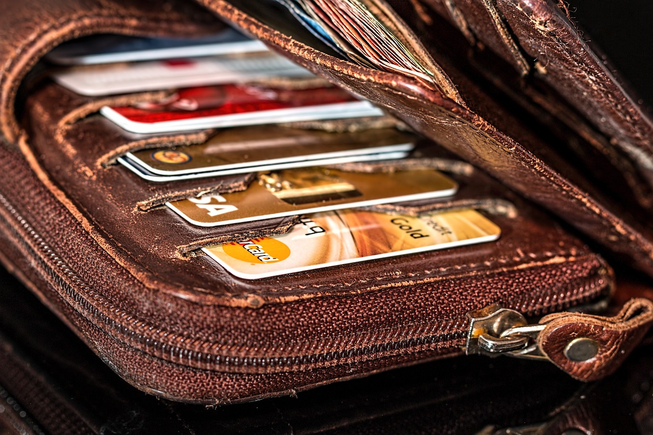 lots of credit cards in a wallet