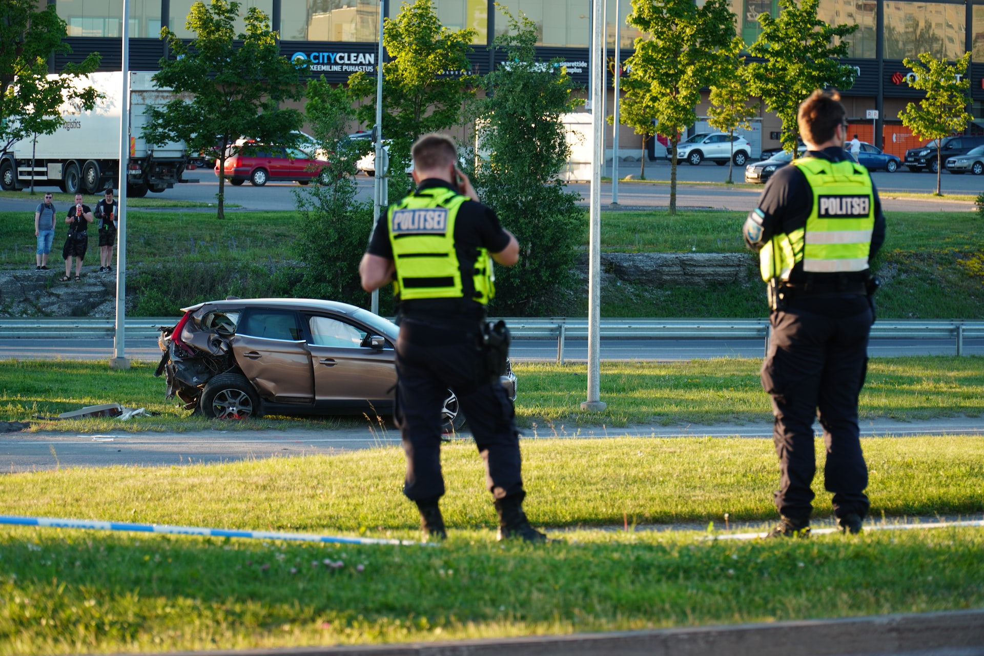 police reviewing a car accident 