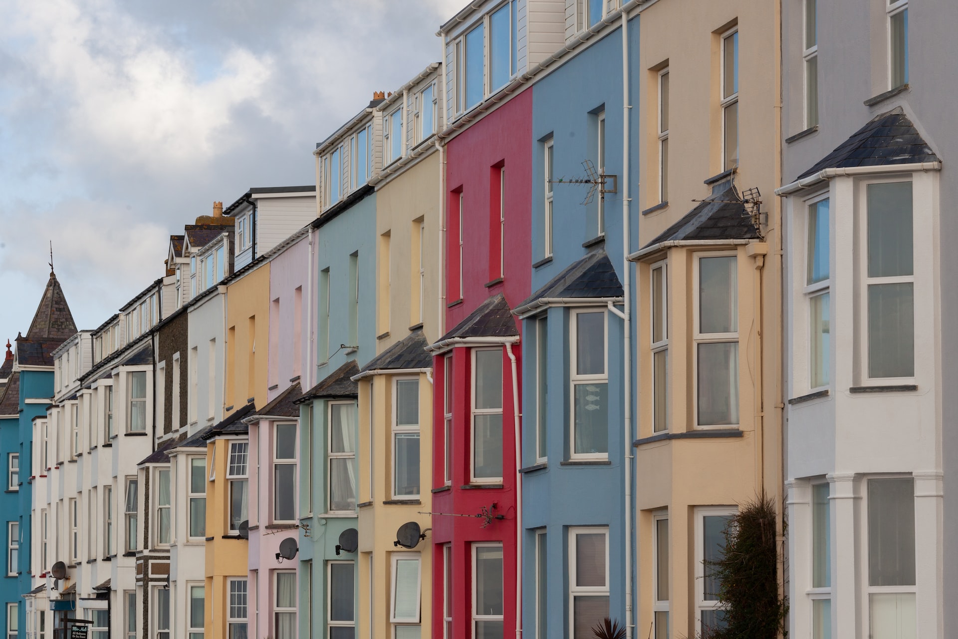 several townhouses of different colors side by side