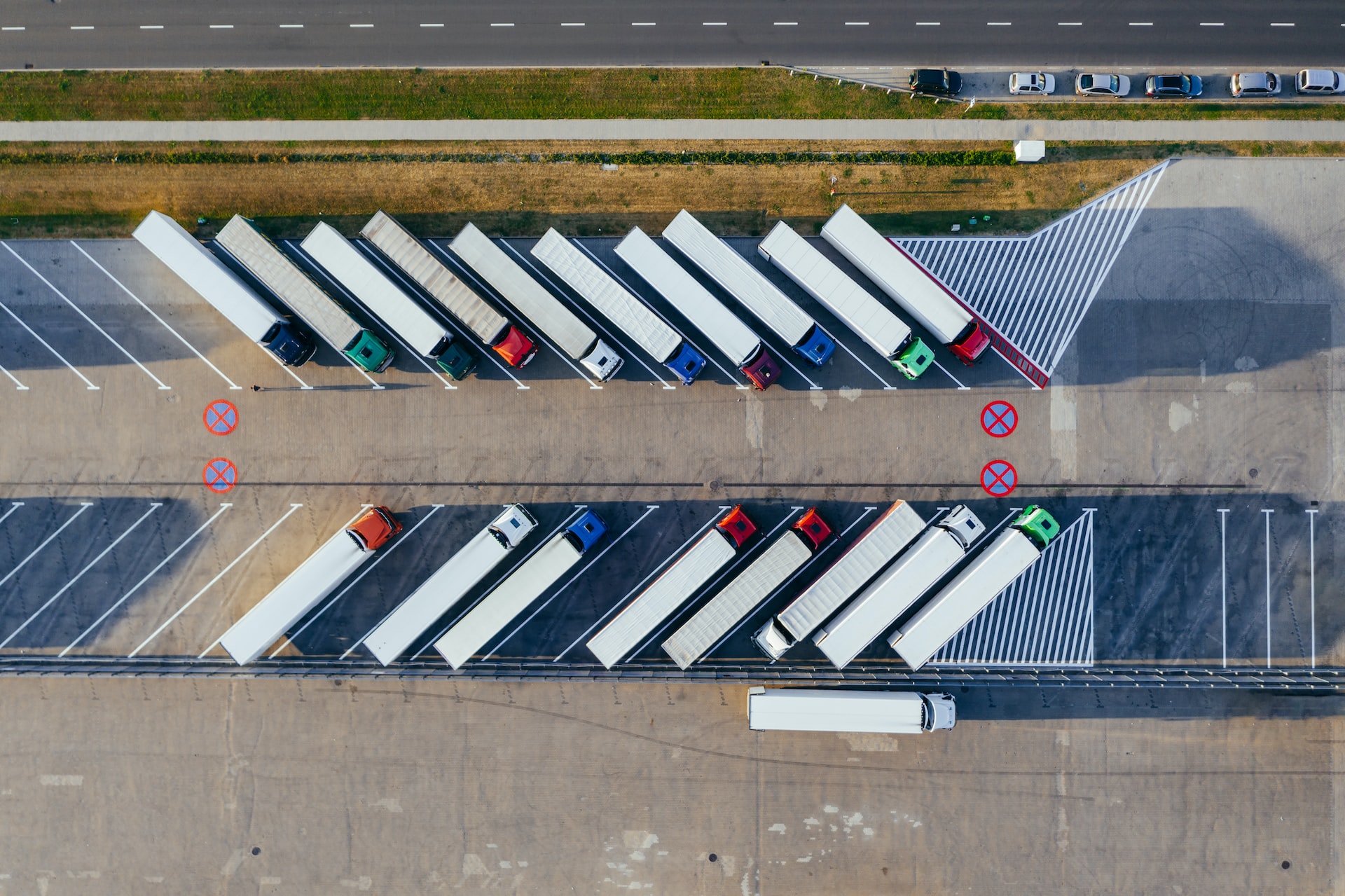 semi trucks waiting to drop off cargo