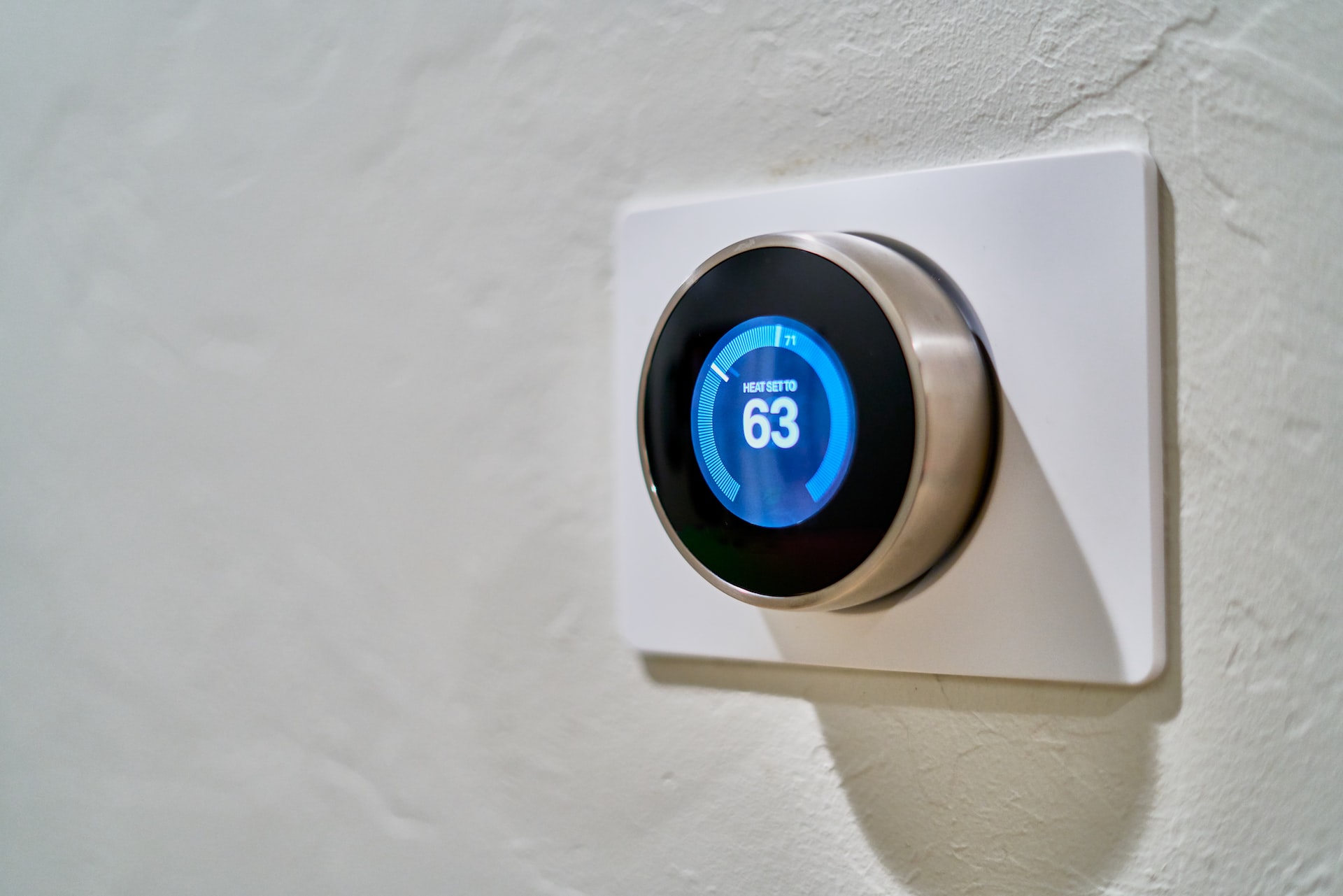 digital thermostat to turn on air conditioning
