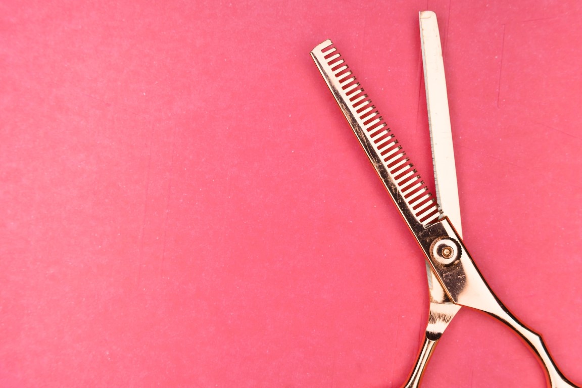 gold hairdressers scissors 