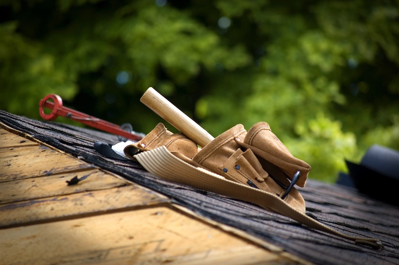 a bunch of tools in a tool belt on a roof