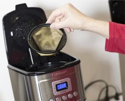 Cuisinart 14-Cup DCC-3200 coffee maker filter out