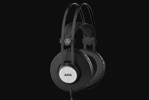 AKG K72 